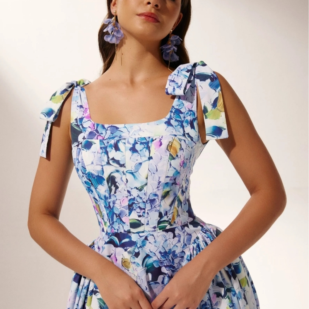 Blue and White Maxi Sundress with Square Neck and Cap Sleeves - Picture 3 of 7